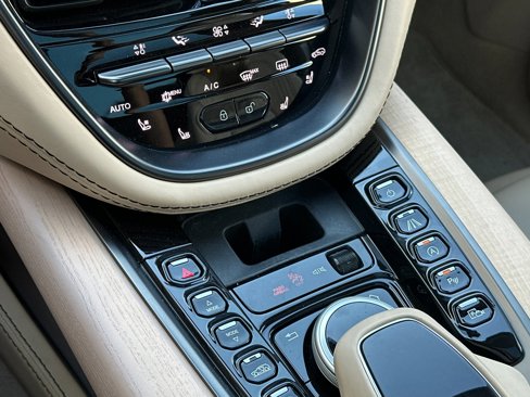 Used 2021 Aston Martin DBX image 23
