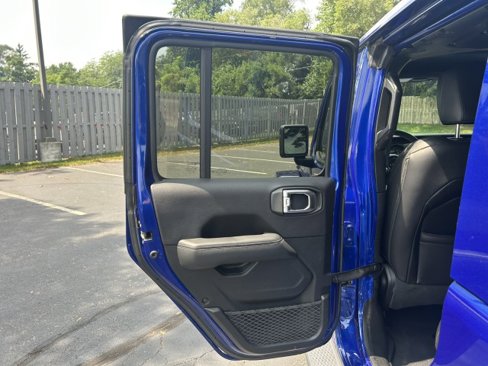 Used 2020 Jeep Wrangler Unlimited Sahara image 22