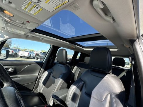 Used 2018 Jeep Renegade Limited w/ UConnect 8.4 Nav Group image 19