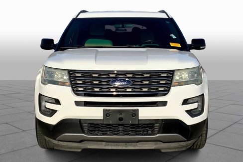 Certified 2016 Ford Explorer XLT image 3
