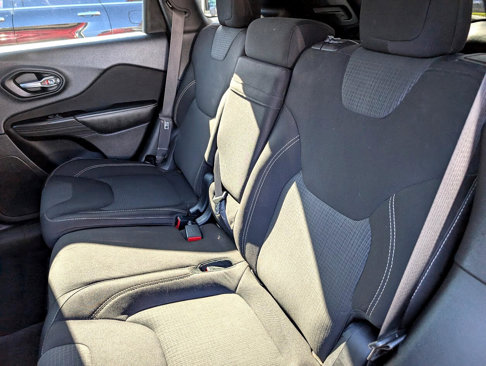 Used 2015 Jeep Cherokee Latitude w/ Comfort/Convenience Group image 7