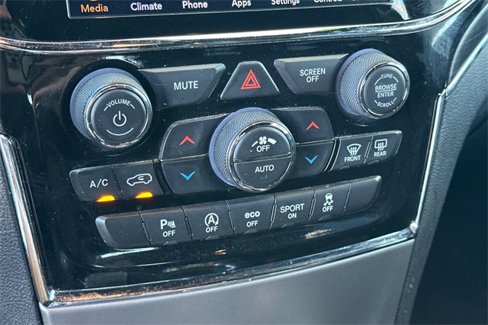 Used 2020 Jeep Grand Cherokee Limited w/ Luxury Group II image 28