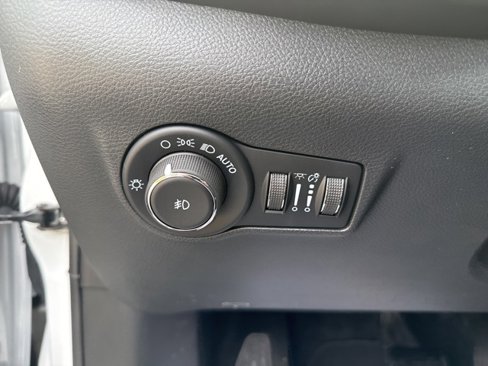 New 2025 Jeep Compass Limited image 17
