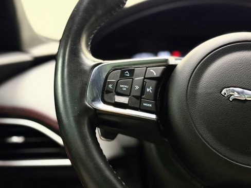 Used 2019 Jaguar F-PACE S image 19