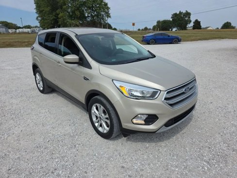Used 2017 Ford Escape SE image 1