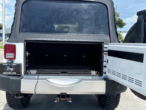 Used 2018 Jeep Wrangler Unlimited Sahara image 10
