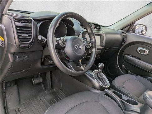 Used 2018 Kia Soul + image 10
