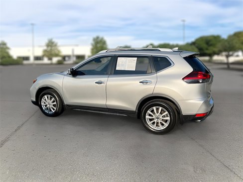 Certified 2020 Nissan Rogue SV image 3