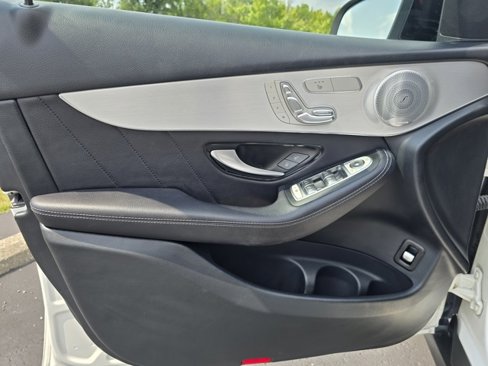 Used 2019 Mercedes-Benz GLC 300 4MATIC image 18
