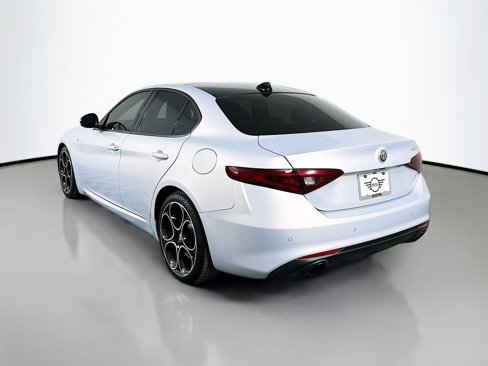 Used 2022 Alfa Romeo Giulia Ti image 7