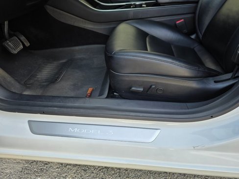 Used 2020 Tesla Model 3 Performance image 25