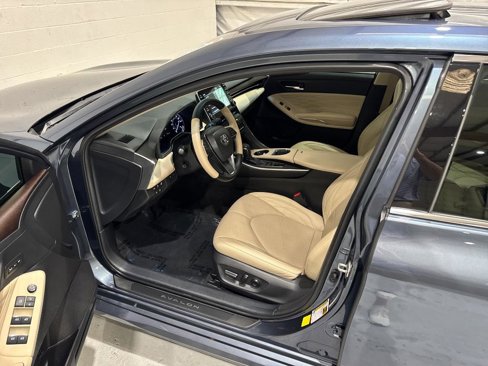 Used 2020 Toyota Avalon Limited image 34