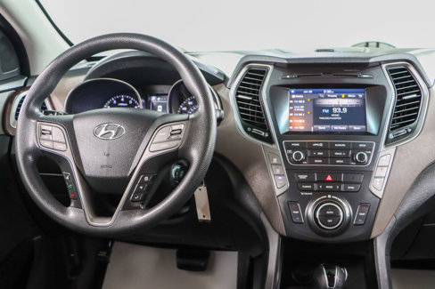 Used 2017 Hyundai Santa Fe SE image 16