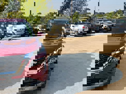 Used 2023 Nissan Rogue SV image 3