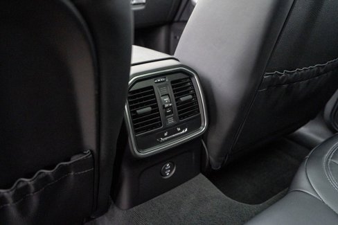 Certified 2024 Porsche Macan image 37
