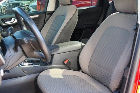 Used 2021 Ford Escape SE w/ SE Sport Appearance Package image 12