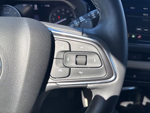Used 2022 Buick Envision Essence w/ Safety Package image 17