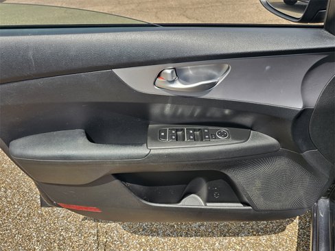 Used 2023 Kia Forte LXS image 14