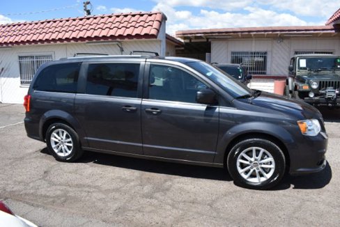 Used 2019 Dodge Grand Caravan SXT image 9