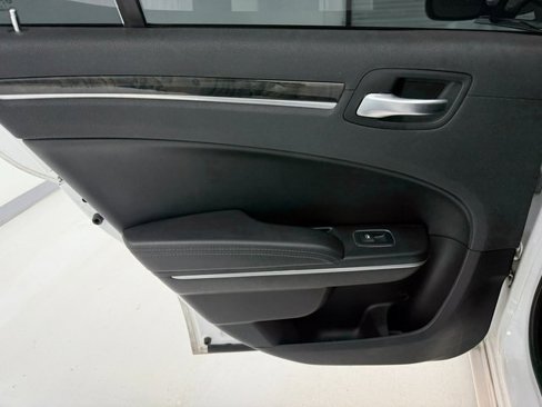 Used 2019 Chrysler 300 Limited image 35