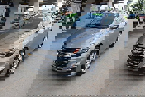 Used 2023 Chevrolet Malibu LT image 2