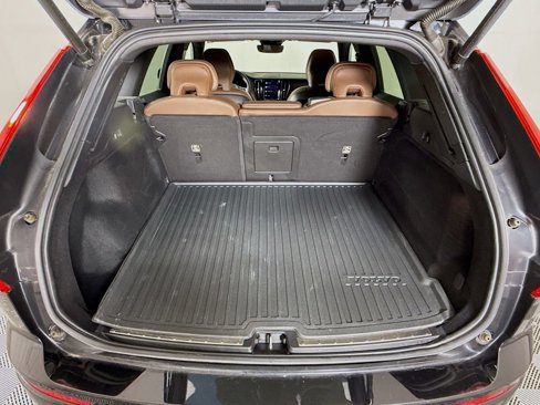 Used 2022 Volvo XC60 B5 Momentum image 26