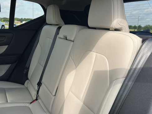 Used 2020 Volvo XC40 T5 Momentum w/ Protection Package Premier image 19