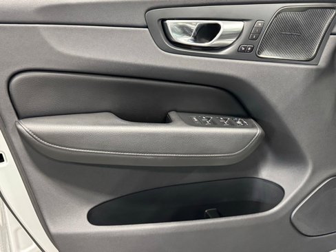 Used 2020 Volvo XC60 T6 Inscription w/ Protection Package image 9