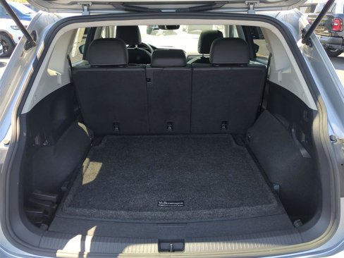 Used 2022 Volkswagen Tiguan SE w/ Panoramic Sunroof Package image 28