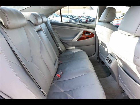 Used 2011 Toyota Camry Hybrid image 16