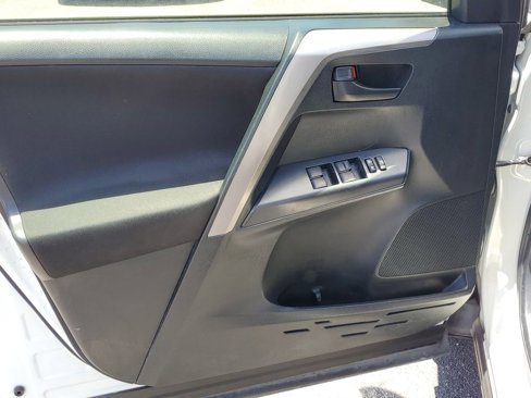 Used 2016 Toyota RAV4 LE image 13