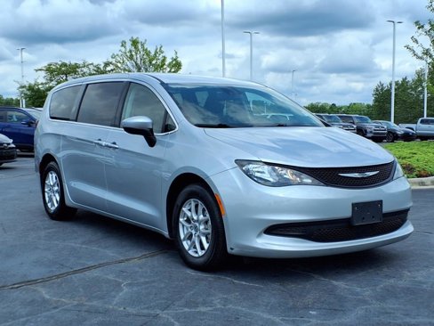Used 2023 Chrysler Voyager LX image 8