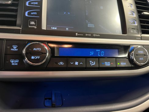 Used 2017 Toyota Highlander Limited image 21