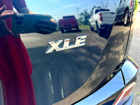 Used 2018 Toyota RAV4 XLE Premium image 39