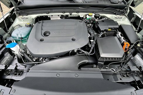New 2025 Volvo XC40 B5 Ultra w/ Protection Package Premier image 14