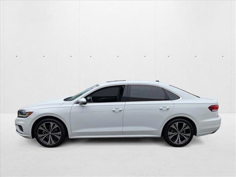 Used 2022 Volkswagen Passat 2.0T SE image 8