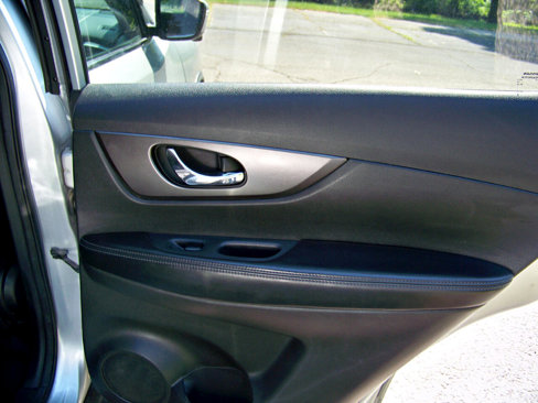 Used 2014 Nissan Rogue SV image 28