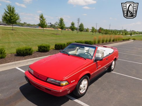 Used 1992 Pontiac Sunbird SE image 5