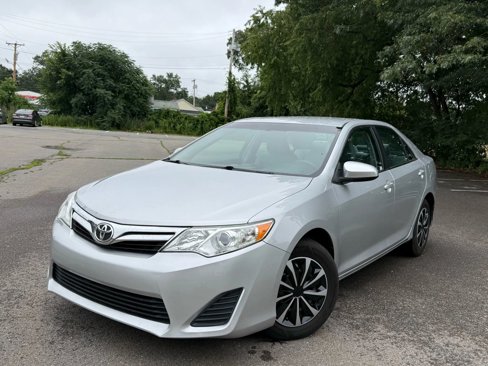 Used 2012 Toyota Camry L image 10