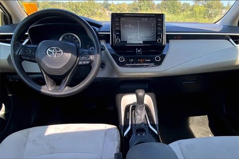Used 2020 Toyota Corolla LE image 16