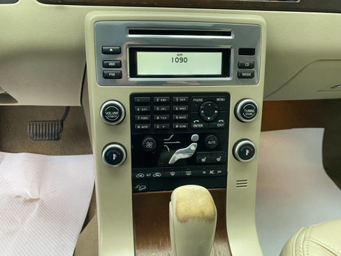 Used 2010 Volvo XC70 3.2 image 19