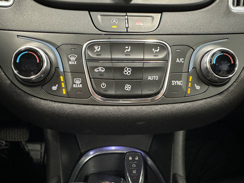 Used 2021 Chevrolet Malibu LT image 39