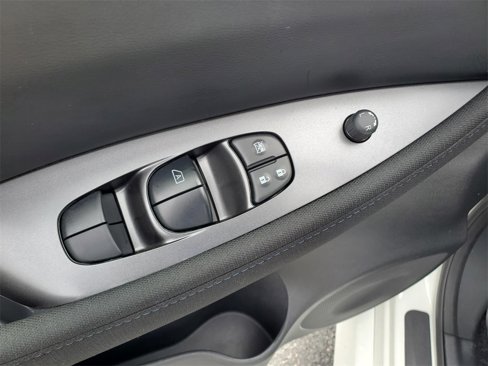 Certified 2023 Nissan Leaf S image 15