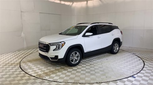 Certified 2023 GMC Terrain SLE w/ Driver Convenience Package image 4