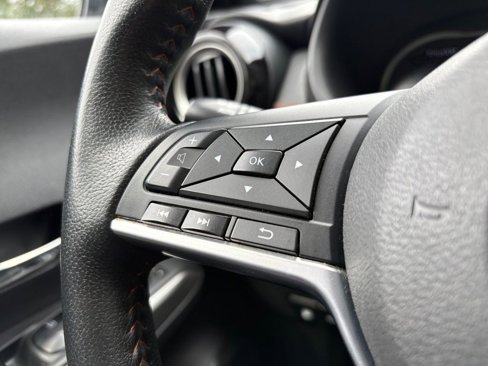 Used 2020 Nissan Kicks SR image 13