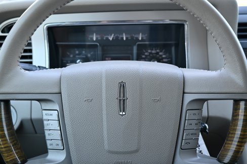 Used 2010 Lincoln Navigator 4WD image 35
