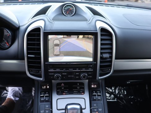 Used 2013 Porsche Cayenne Turbo image 36