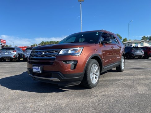 Used 2018 Ford Explorer XLT w/ Equipment Group 202A image 3