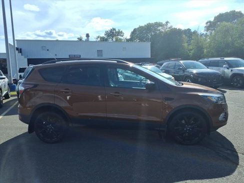 Used 2017 Ford Escape SE w/ Equipment Group 201A image 6