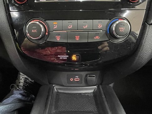 Used 2019 Nissan Rogue S image 27